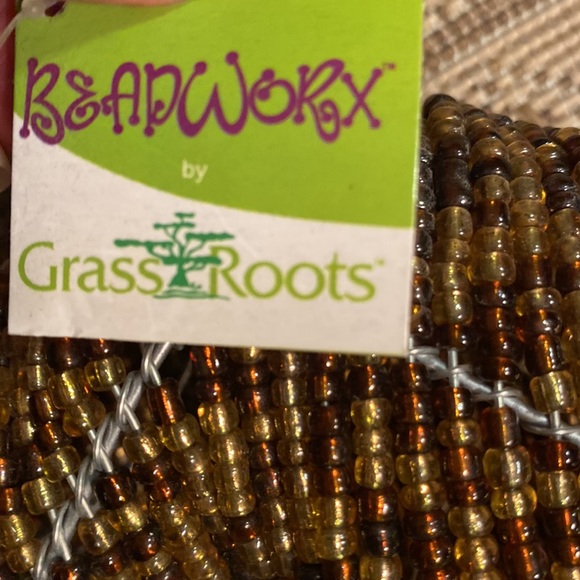 BeadWorx by Grass Roots Handcrafted Beaded Giraffe Sculpture - Picture 7 of 9